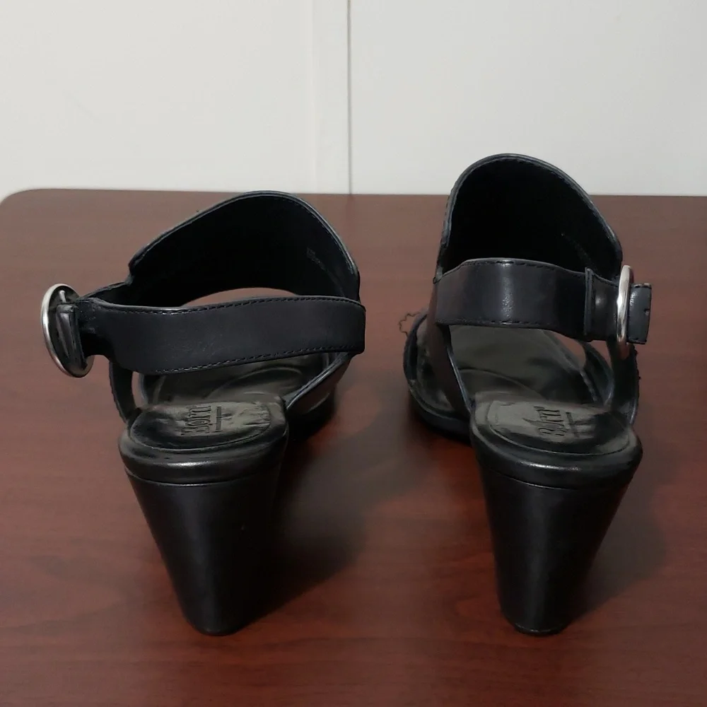 BORN Cindie Double-Strap Veg-Tanned‎ Leather Sandals